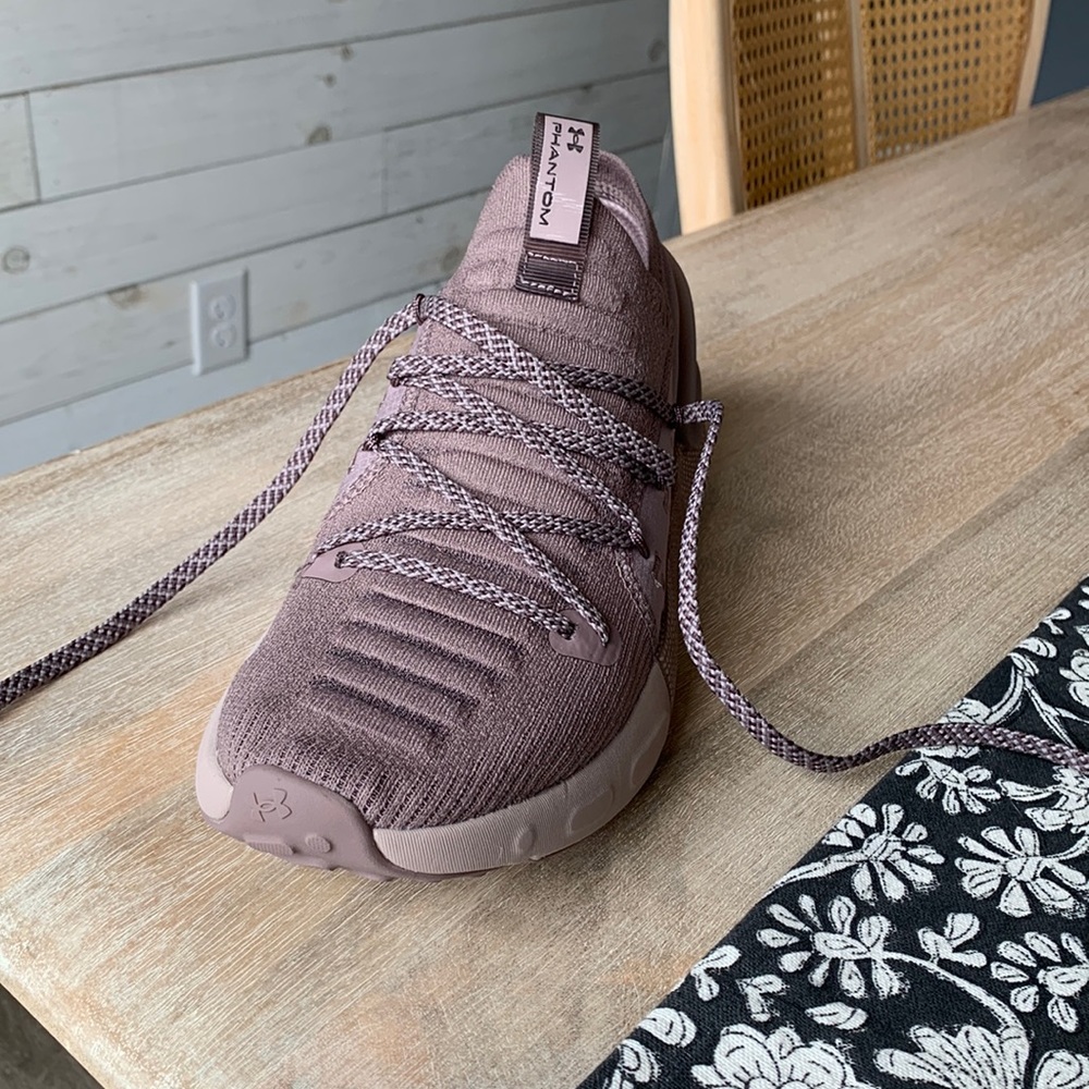 Under Armour unisex HOVR phantom 3 shoes. Brand new never worn. Light purple.